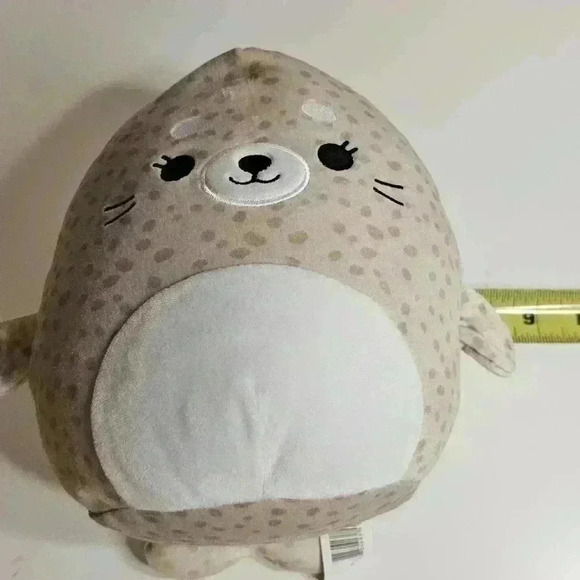 Squishmallows Original 8-Inch Lilou Beige Spotted Seal with White Belly - Small - Picture 6 of 6